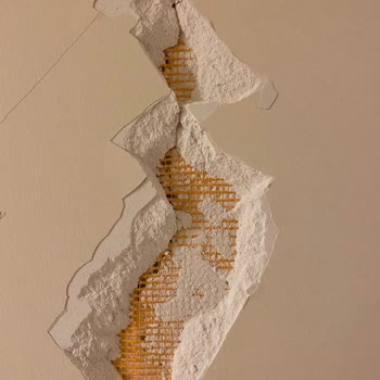 Deprem Sonrası Kristalşehir'de Güven Sarsıldı: Çatlaklar Ve Endişeler