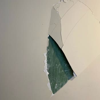 Deprem Sonrası Kristalşehir'de Güven Sarsıldı: Çatlaklar Ve Endişeler