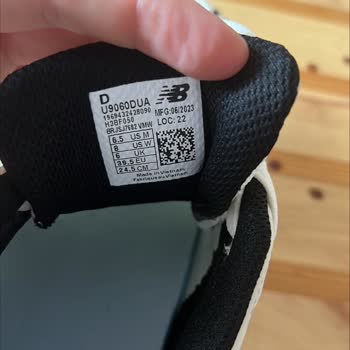 New Balance 9060 Modelinde Domuz Derisi Kullanımı Hakkında Bilgi Talebi