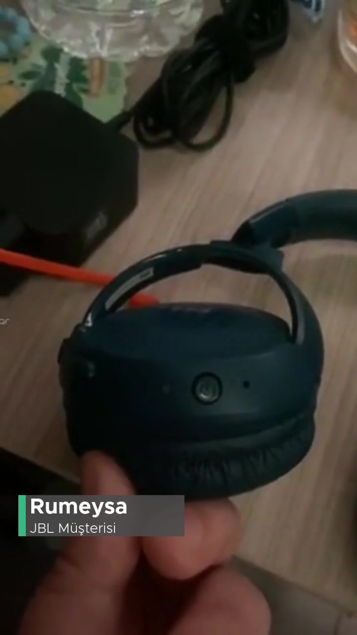 JBL 520 Bt Kulaklığım Şarjda Kırmızı Işık Yanıp Sönüyor videonun kapak resmi