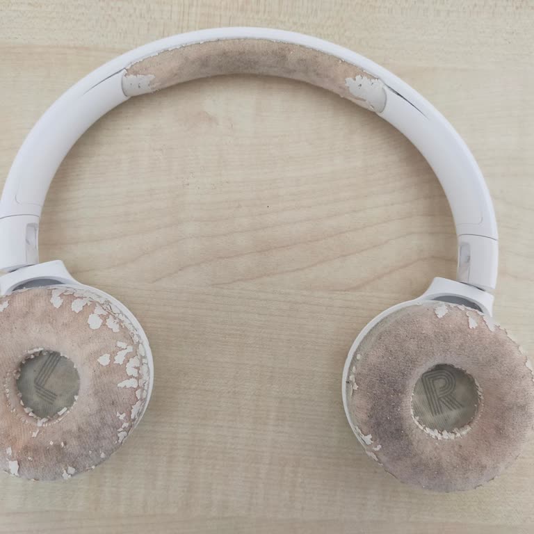 JBL Kulaklıklar Gevşek Ve Pedleri Kısa Sürede Soyuluyor