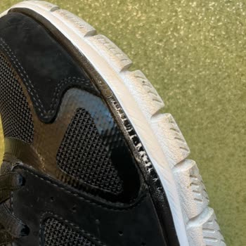 Skechers'tan Aldığım İki Ayakkabıda Erken Açılma Ve Boya Sorunu Yaşadım