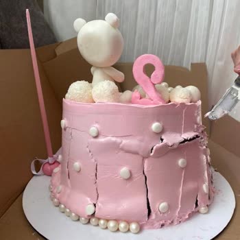 Doğum Günü Pastasının Dağılması Ve İlgisizlik