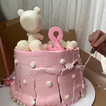 Doğum Günü Pastasının Dağılması Ve İlgisizlik