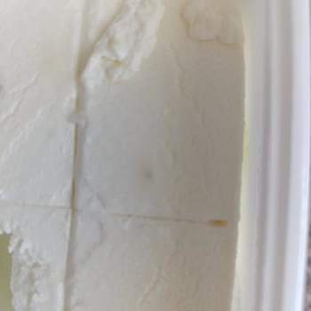 Kapalı Ambalajda Küflü Süzme Peynir Şaşkınlığı