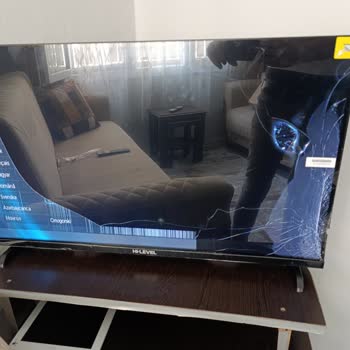 Aldığımız TV Kutusu Yırtık Çıktı Ekranı Çatlakmış Mağdur Olduk