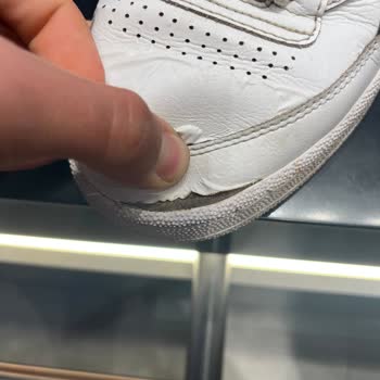 In Street Reebok Ayakkabıda Fabrika Hatası, Mağazadan Kabul Edilemez Geri Dönüş