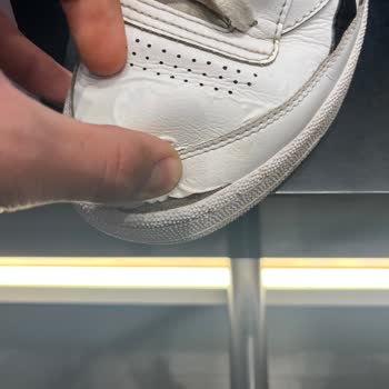 Reebok Ayakkabıda Fabrika Hatası Ve Mağazadan Olumsuz Dönüş