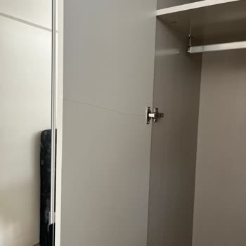 Bir Yıldır Çatlak Dolap Kapakları Değiştirilmiyor, İletişim Kurulamıyor