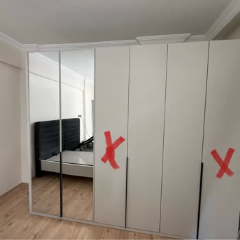 Bir Yıldır Çatlak Dolap Kapakları Değiştirilmiyor, İletişim Kurulamıyor