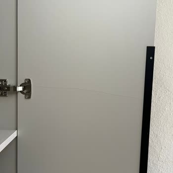 Bir Yıldır Çatlak Dolap Kapakları Değiştirilmiyor, İletişim Kurulamıyor