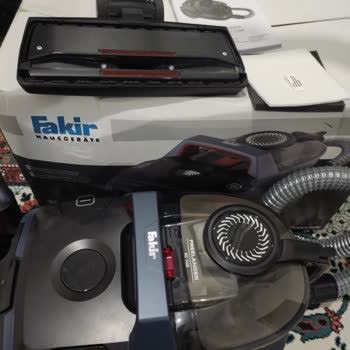 Fakir Süpürge Halıda Takılıyor, Başlık Tasarımı Sorunlu