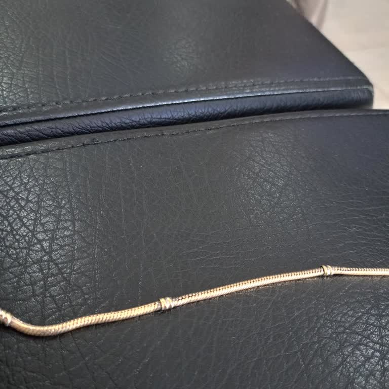 Oliviagumus.com'dan Satın Aldığım Bileklik Sahte Çıktı, Muhatap Bulamıyorum