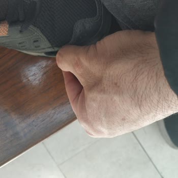 Kısa Sürede Yırtılan Ayakkabı İçin İlgisizlik Ve Değişim Reddi