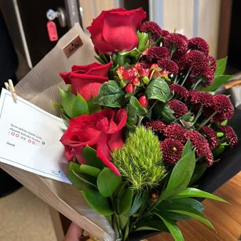 Gönderilen Çiçek Ve Vazo Beklentileri Karşılamadı, Hayal Kırıklığı Yaşadım