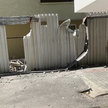 Bağdat Caddesi'nde Kontrolsüz Yıkım Nedeniyle Can Güvenliği Tehlikede