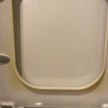 Aldığım Klozet Kapakları Kısa Sürede Sarardı, Değişim Talep Ediyorum