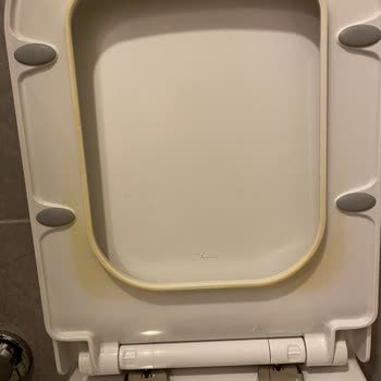 Aldığım Klozet Kapakları Kısa Sürede Sarardı, Değişim Talep Ediyorum