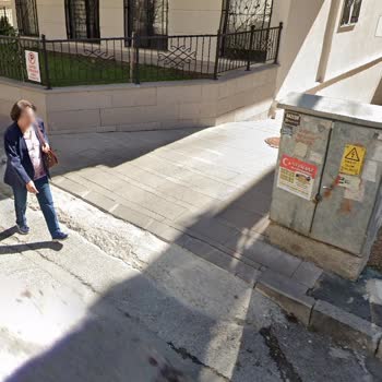 Elektrik Panosu Otopark Girişini Kapatıyor Bina Sakinleri Mağdur