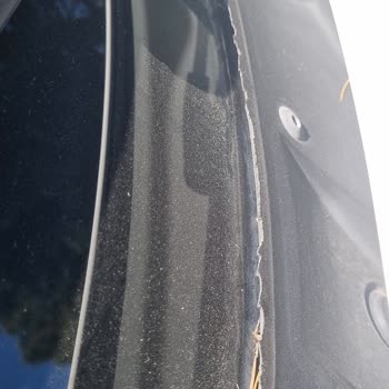 BMW F30 Ön Cam Silecek Altı Bakalit Parçasında Beklenmedik Kırılma Sorunu