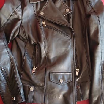 Kısa Sürede Yırtılan Deri Mont Ve Yetersiz Müşteri Hizmeti Nedeniyle Mağduriyet