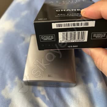 Я получил Chanel парфюм с разными кодами и дефектной крышкой