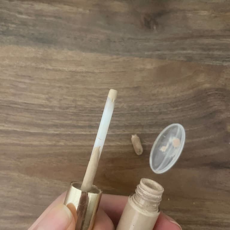 Поломка аппликатора Estee Lauder Double Wear консилера