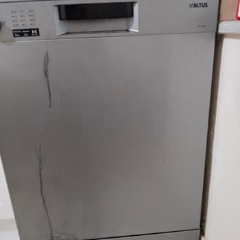 Altus Bulaşık Makinesi Kapağında Aniden Oluşan Siyah Lekeler Şaşkınlığı