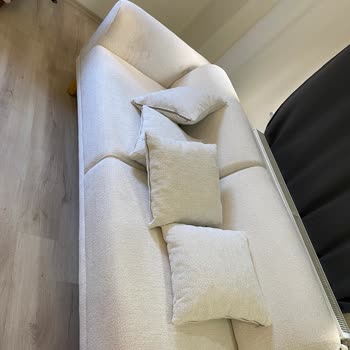 Geç Ve Kirli Teslim Edilen Kanepede İletişim Eksikliği Hayal Kırıklığı Yarattı