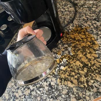 Garantili Kahve Makinesinin Camı Kısa Sürede Çatladı, Yardım Alamıyorum