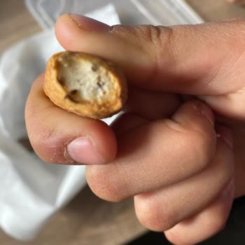Migros Fırın Ürününde Böcek Çıkması Ve Mağduriyet