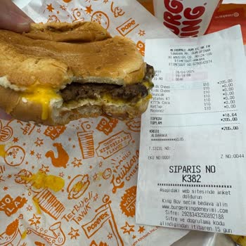 Burger King'de Sağlıksız Ve Bayat Ürünler, İlgisiz Çalışanlar