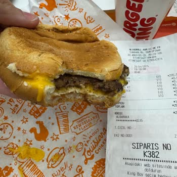 Burger King'de Sağlıksız Ve Bayat Ürünler, İlgisiz Çalışanlar