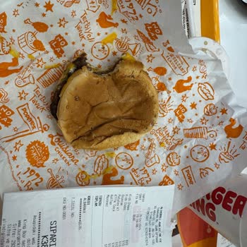 Burger King'de Sağlıksız Ve Bayat Ürünler, İlgisiz Çalışanlar