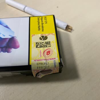 Parliament Midnight Blue Sigaradan Odun Parçası Çıkması