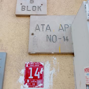 Aras Kargo Edremit Şubesi Kargoları Eve Teslim Etmiyor, Müşteri Mağdur Ediliyor