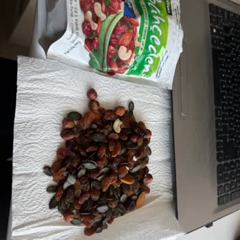 Paket İçeriği Görselle Uyuşmuyor Kuru Üzüm Oranı Çok Yüksek