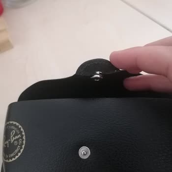 Garantili Gözlük Kılıfı Yırtıldı Mağaza Değişim Yapmıyor