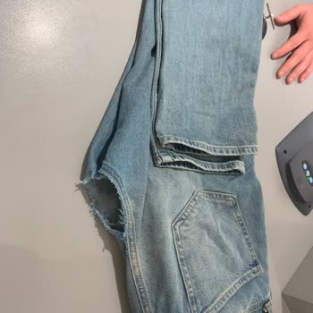 Aldığım Jean Kısa Sürede Yırtıldı, Mağaza Yardımcı Olmadı