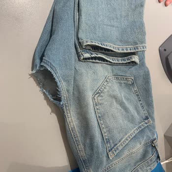 Aldığım Jean Kısa Sürede Yırtıldı, Mağaza Yardımcı Olmadı