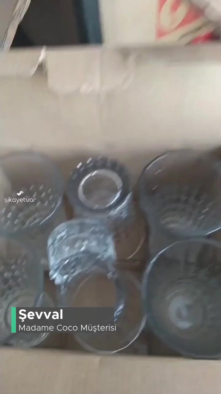 Madame Coco Bardaklar Kırık Geldi! videonun kapak resmi