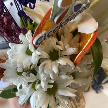 Doğum Günümde Solmuş Çiçeklerle Hayal Kırıklığı