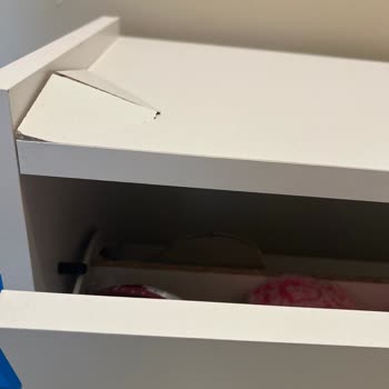 BİM'den Alınan Ayakkabılık Kısa Sürede Kırıldı, İade Ve Muhatap Yok