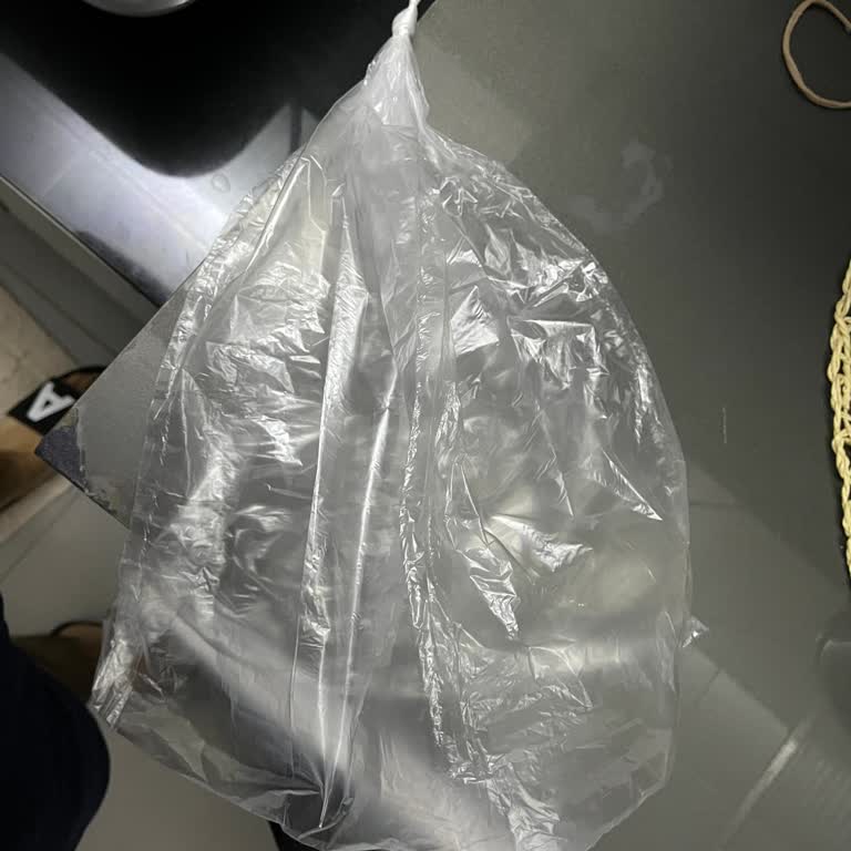 Aldığım Çöp Torbalarının Yarısı Yırtık Çıktı, Çöpler Döküldü