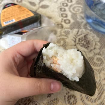 Sushida Onigiri Ürününde Saç Teli Çıkması