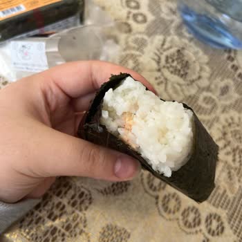Sushida Onigiri Ürününde Saç Teli Çıkması