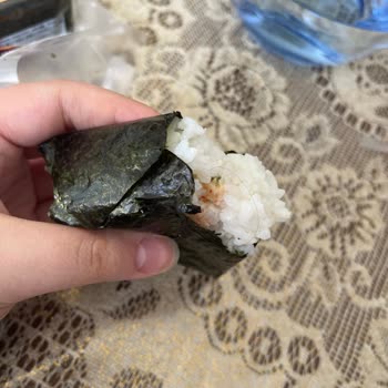 Sushida Onigiri Ürününde Saç Teli Çıkması