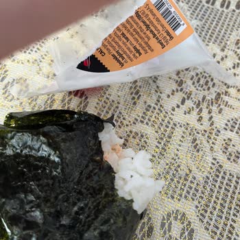 Sushida Onigiri Ürününde Saç Teli Çıkması