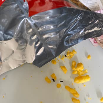 Aldığım Cips Paketinden Fare Dışkısı Çıktı!