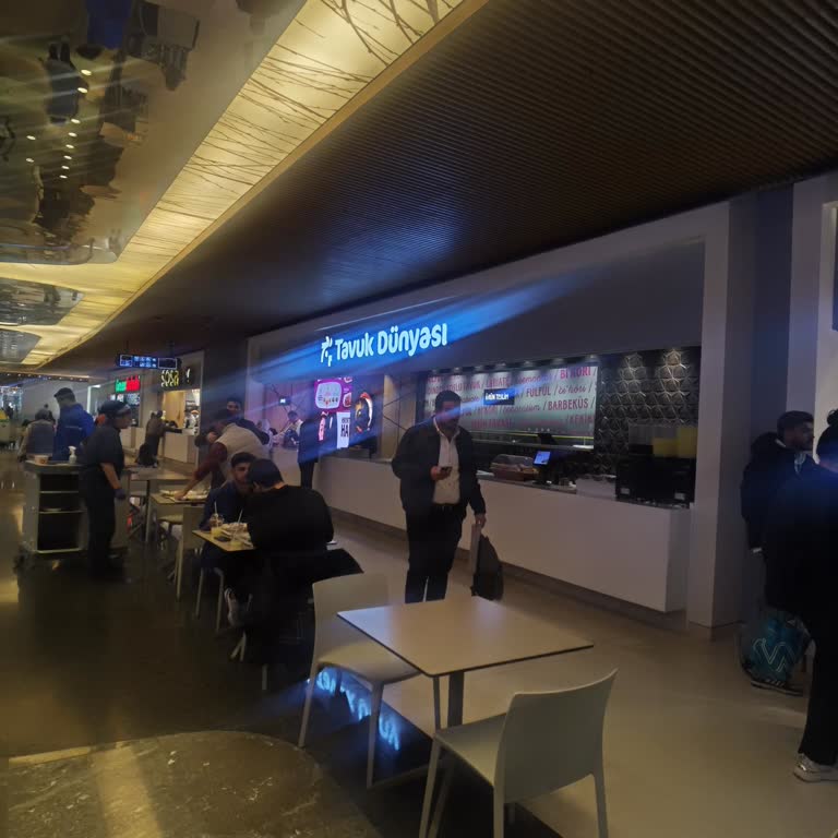 Tavuk Dünyası Müdürünün Çalışanlara Uygunsuz Davranışı